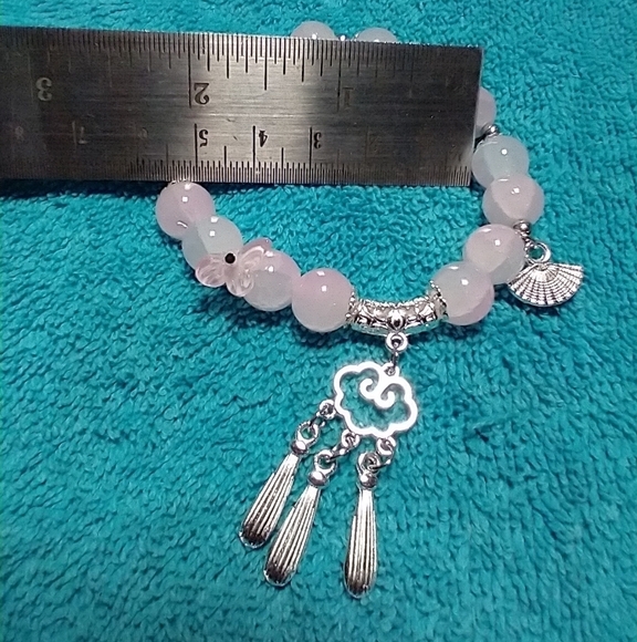 Silvertone very light pink whitish broken flower stretch dangle charm bracelet - Picture 2 of 4